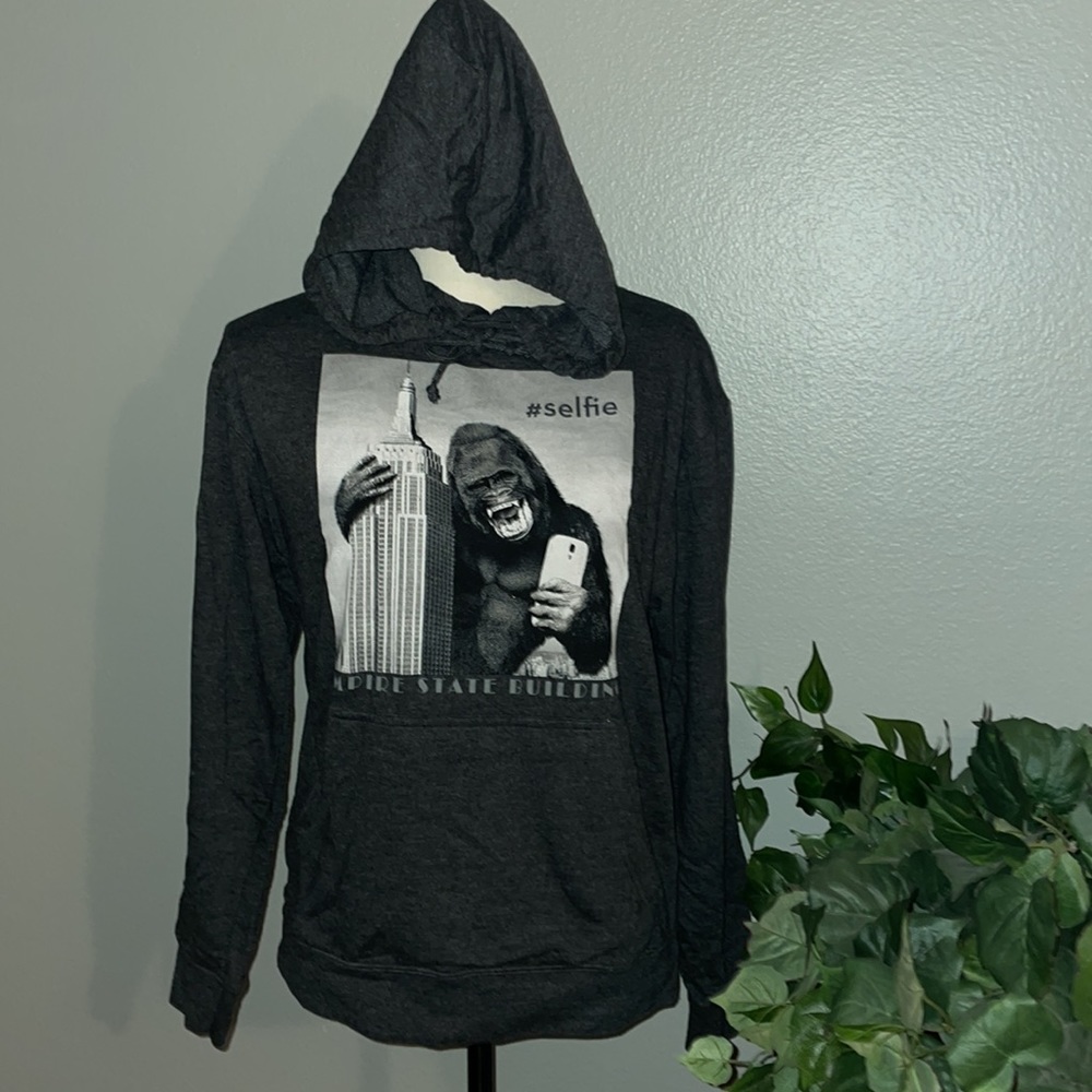DUCK CO HODDIE WITH AMAZING GRAPHIC.